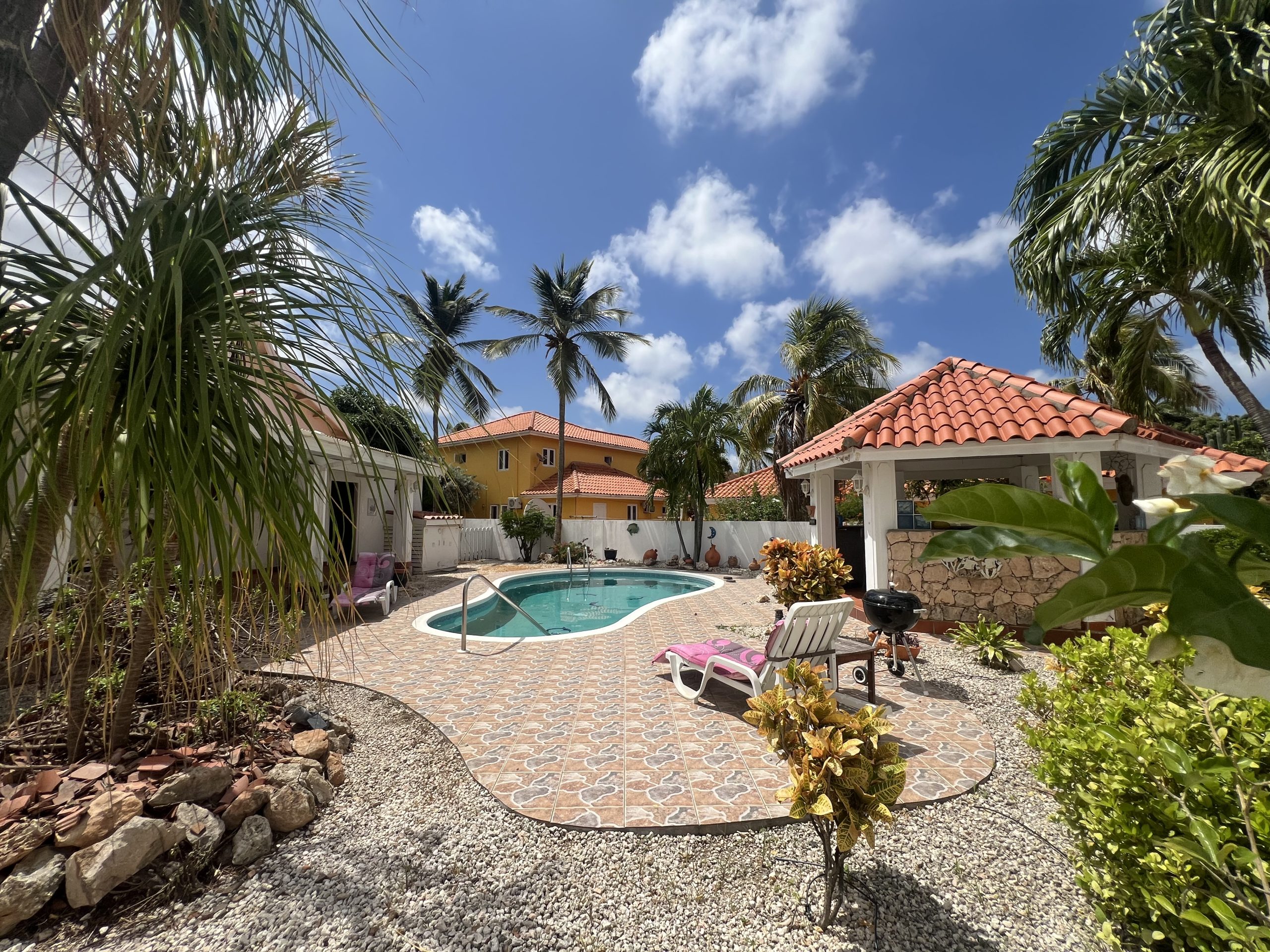 Wayaca Residence VILLA with pool and indoor garage